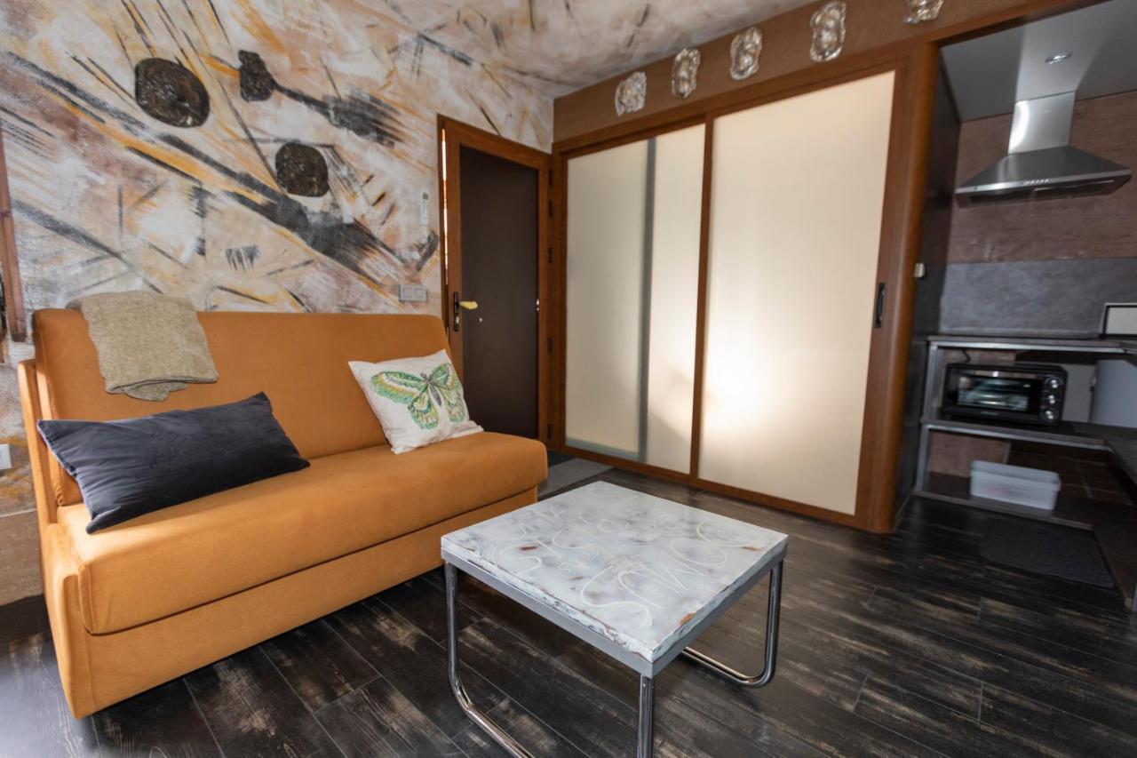 Domus Lapidis - La Galeria Apartment Bogarra