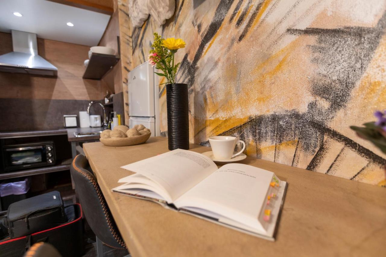 Domus Lapidis - La Galeria Apartment Bogarra